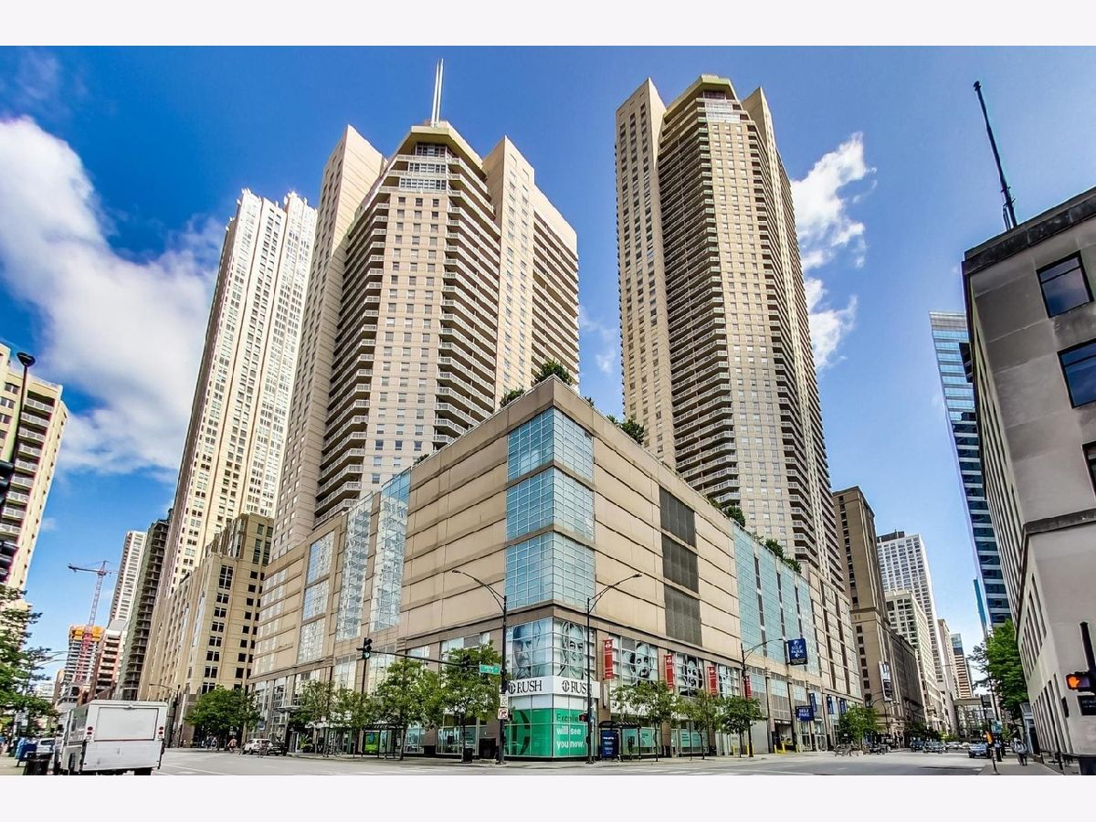Condominiums For Sale Grand Plaza Chicago Illinois, 545 Dearborn Street