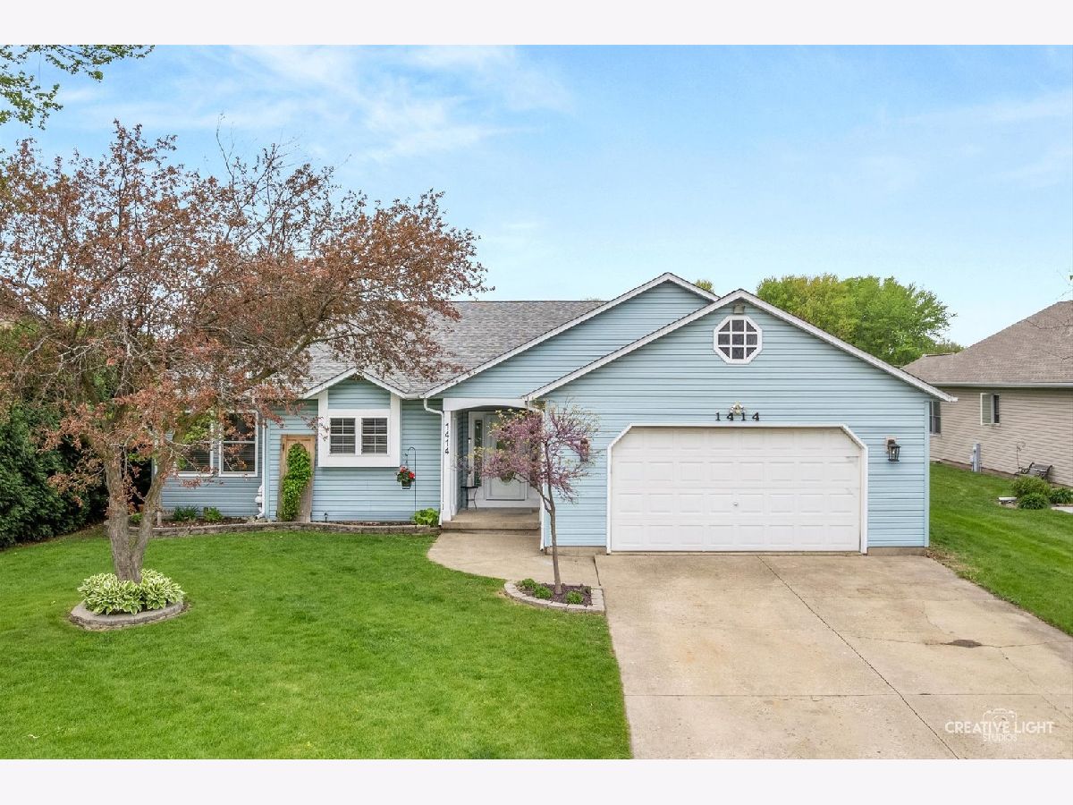  For Sale Lake Holiday Illinois, 1414 Sandwich Drive