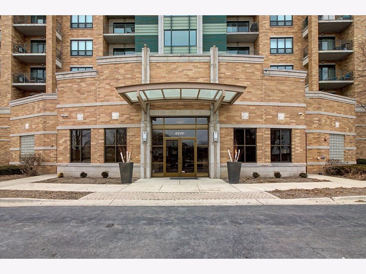 Homes & Condos & Townhomes For Sale Seven Bridges Woodridge Illinois, 6420 Double Eagle Drive