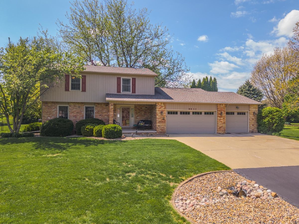 Homes & Condos & Townhomes For Sale Crestwicke Bloomington Illinois, 8833 Tamarac Way