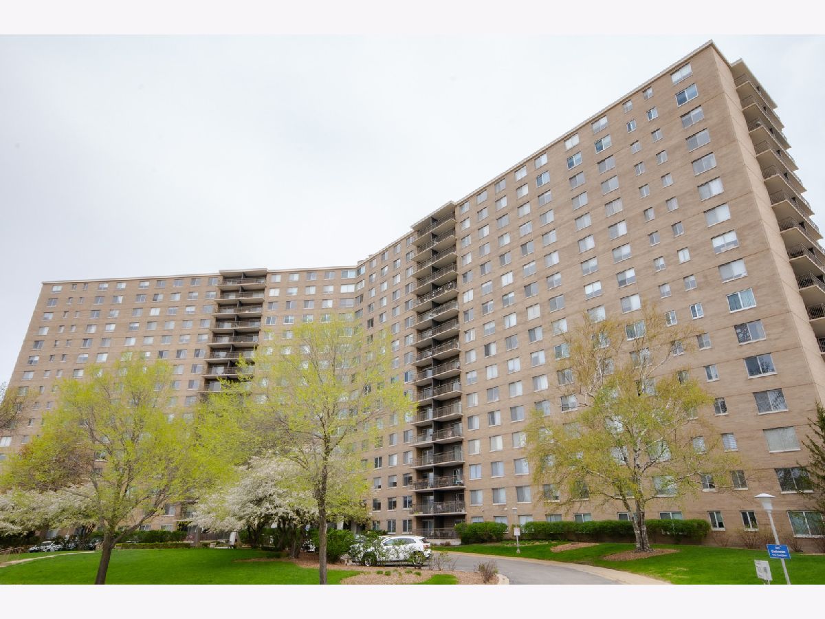Condominiums For Sale Winston Towers Chicago Illinois, 7033 Kedzie Avenue