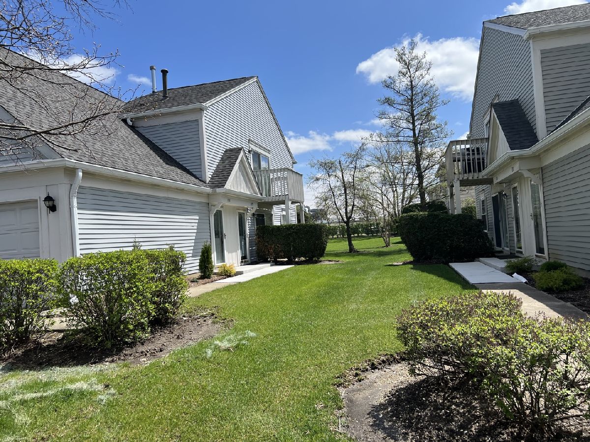  For Sale Wheeling Illinois, 1299 Longacre Lane