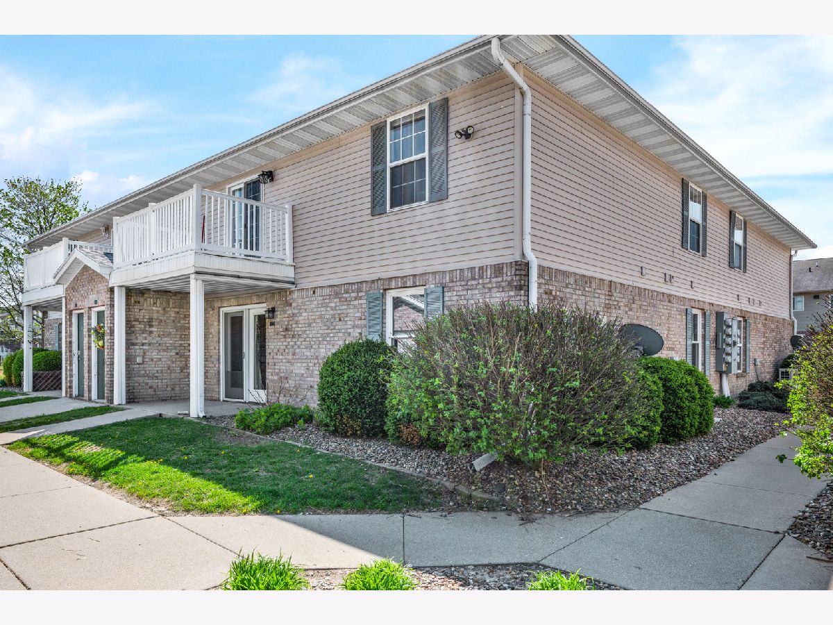 Condos & Townhomes For Sale Airport Park Bloomington Illinois, 1040 Ekstam Drive