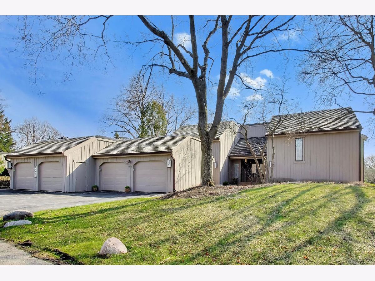  For Sale Lake Barrington Illinois, 83c Thornhill Lane