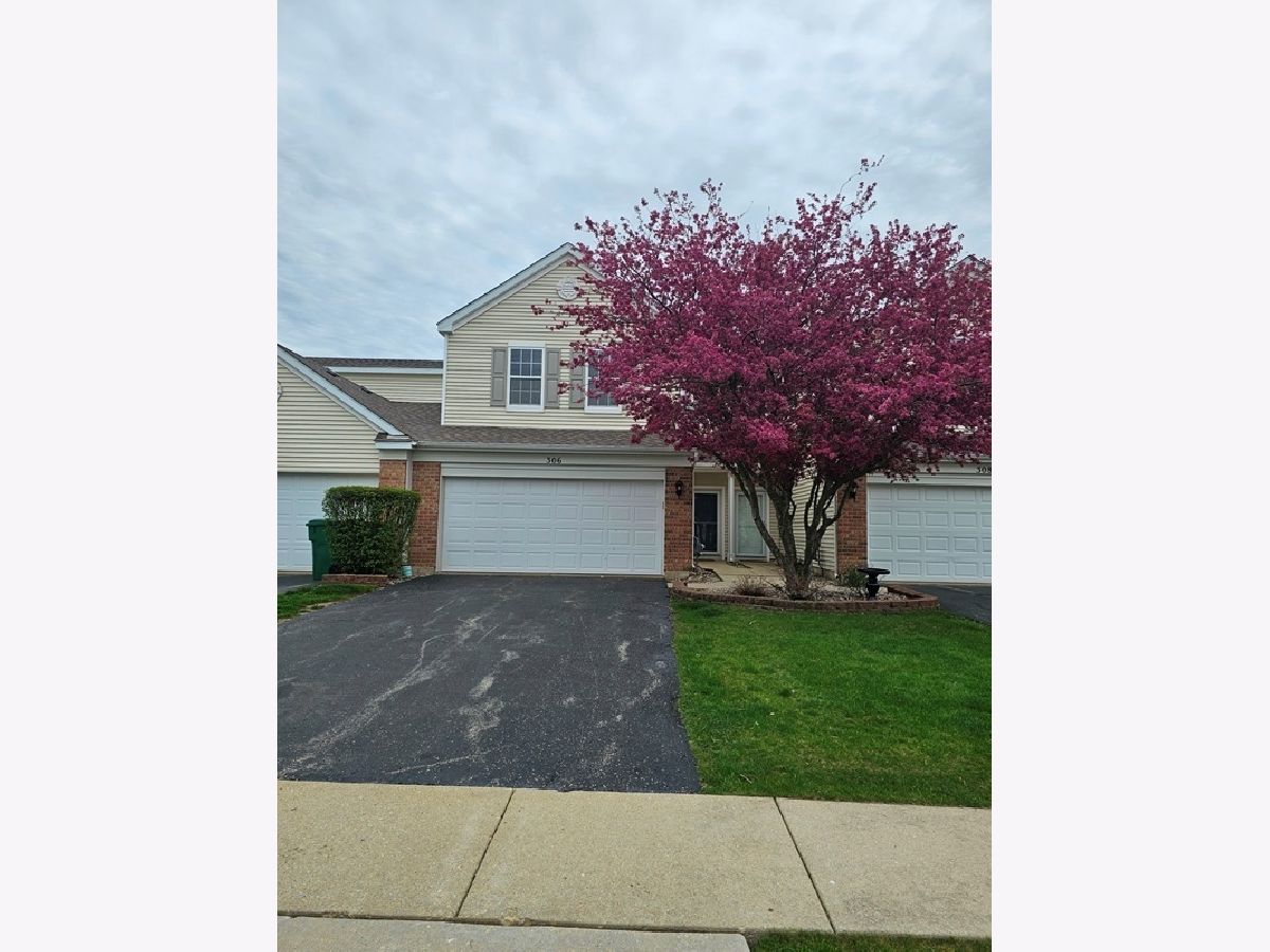 Townhomes & Condos & Homes For Rent Walnut Trails Shorewood Illinois, 306 Parkside
