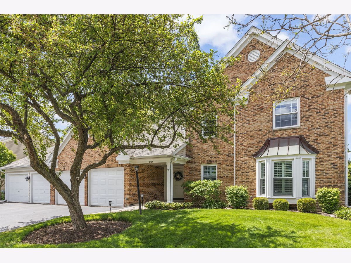 Townhomes & Condos For Sale Towne Place West Schaumburg Illinois, 2865 Meadow Lane