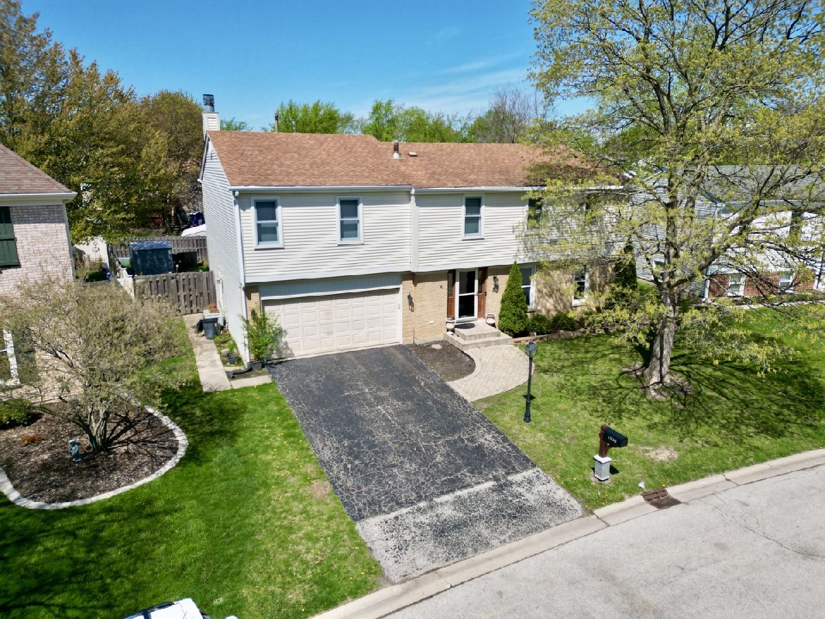  For Sale Roselle Illinois, 1300 Pembrook Circle