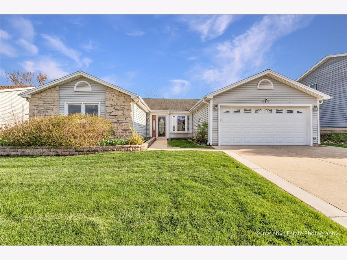  For Sale Glendale Heights Illinois, 111 Brookside Drive