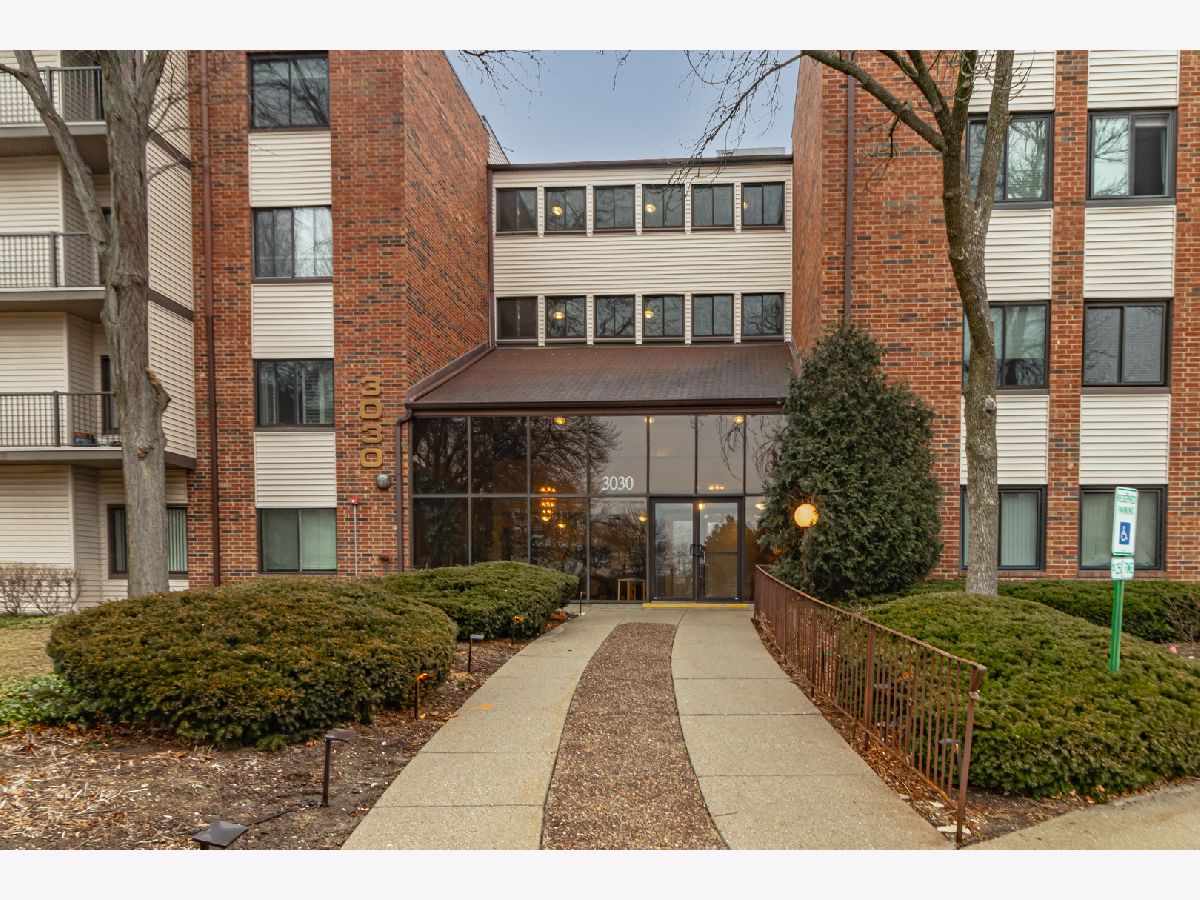 Condos & Townhomes For Sale Pheasant Creek Northbrook Illinois, 3030 Pheasant Creek Drive