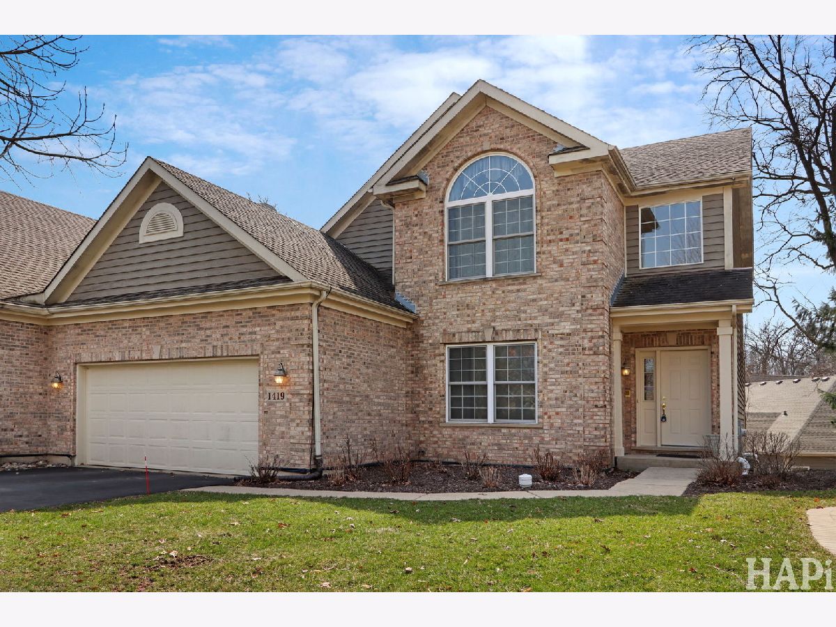  For Sale Woodstock Illinois, 1419 White Oak Lane