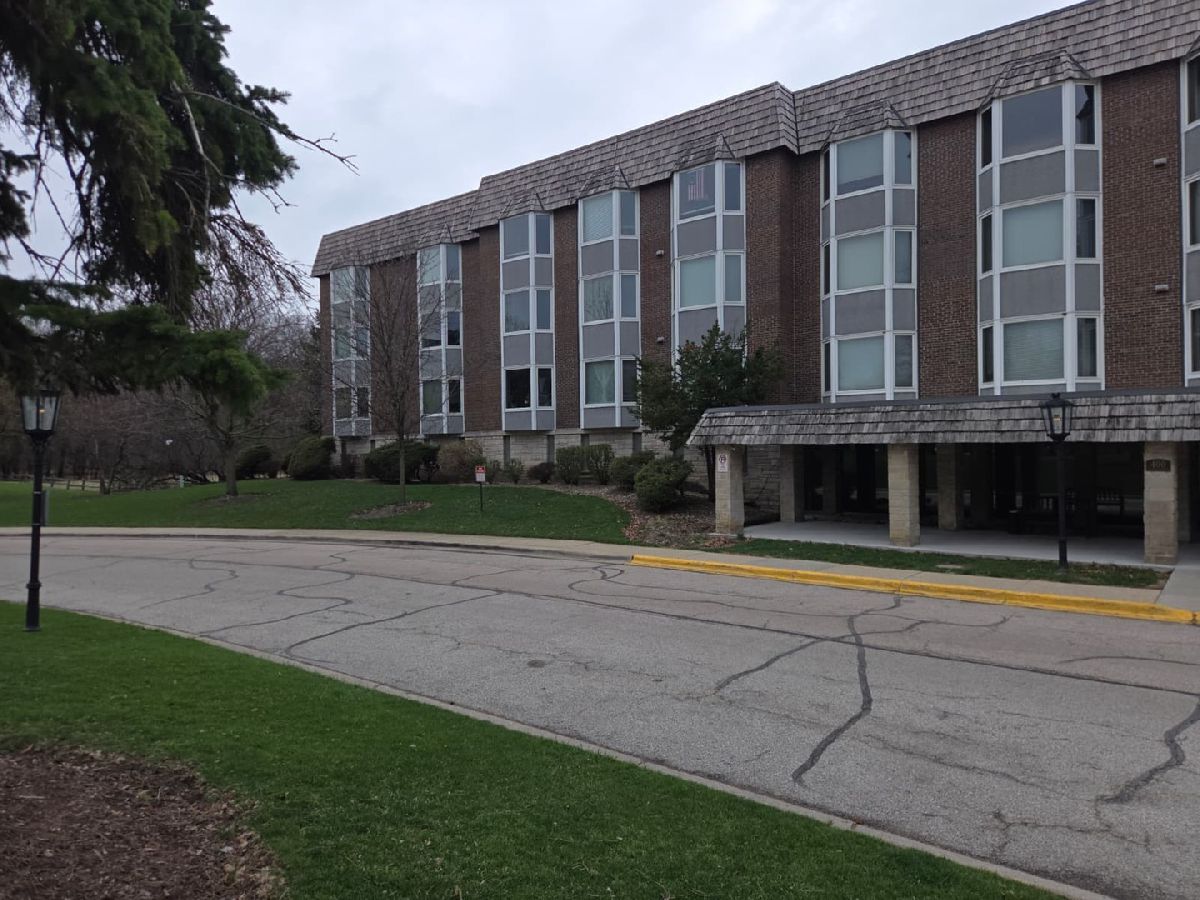 Condominiums For Rent Bristol Court Park Ridge Illinois, 400 Thames