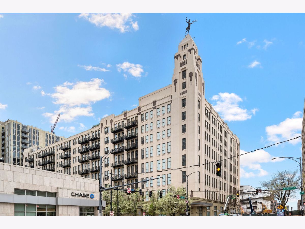 Condominiums For Rent One River Place Chicago Illinois, 758 Larrabee