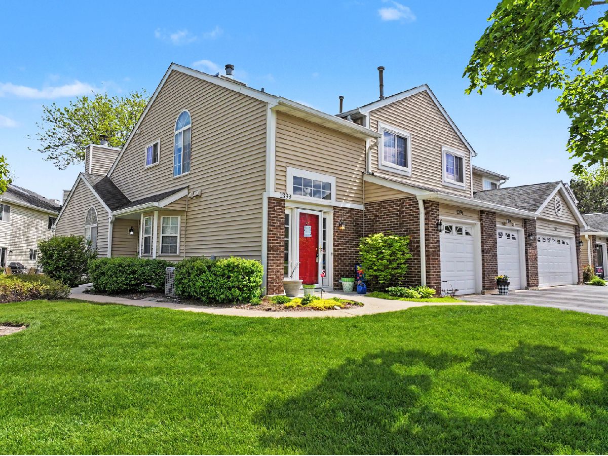 Townhomes & Condos For Sale Sussex Square Streamwood Illinois, 139 Brittany Drive