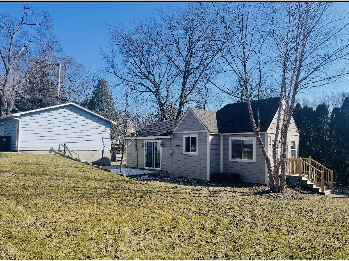  For Sale Round Lake Park Illinois, 327 Kenwood Drive