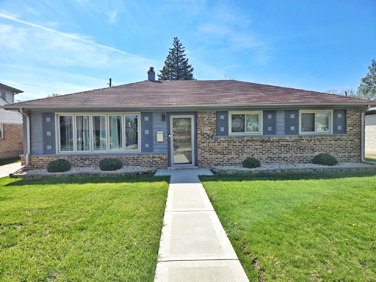 Homes For Sale Homerican Villas Des Plaines Illinois, 980 Grant Drive