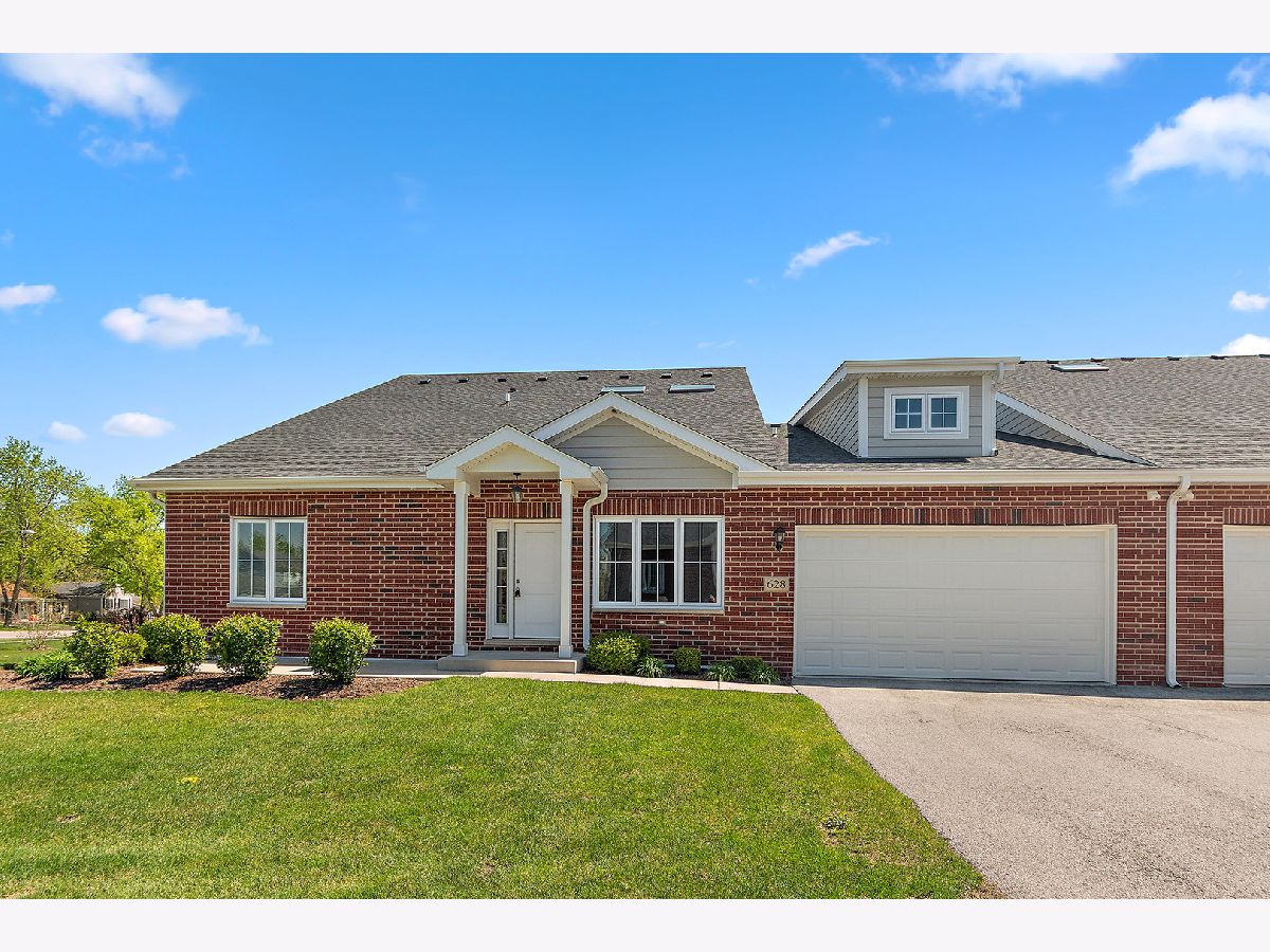 Townhomes For Sale Prairie Crossing Estates New Lenox Illinois, 628 Prairie Crossing Drive