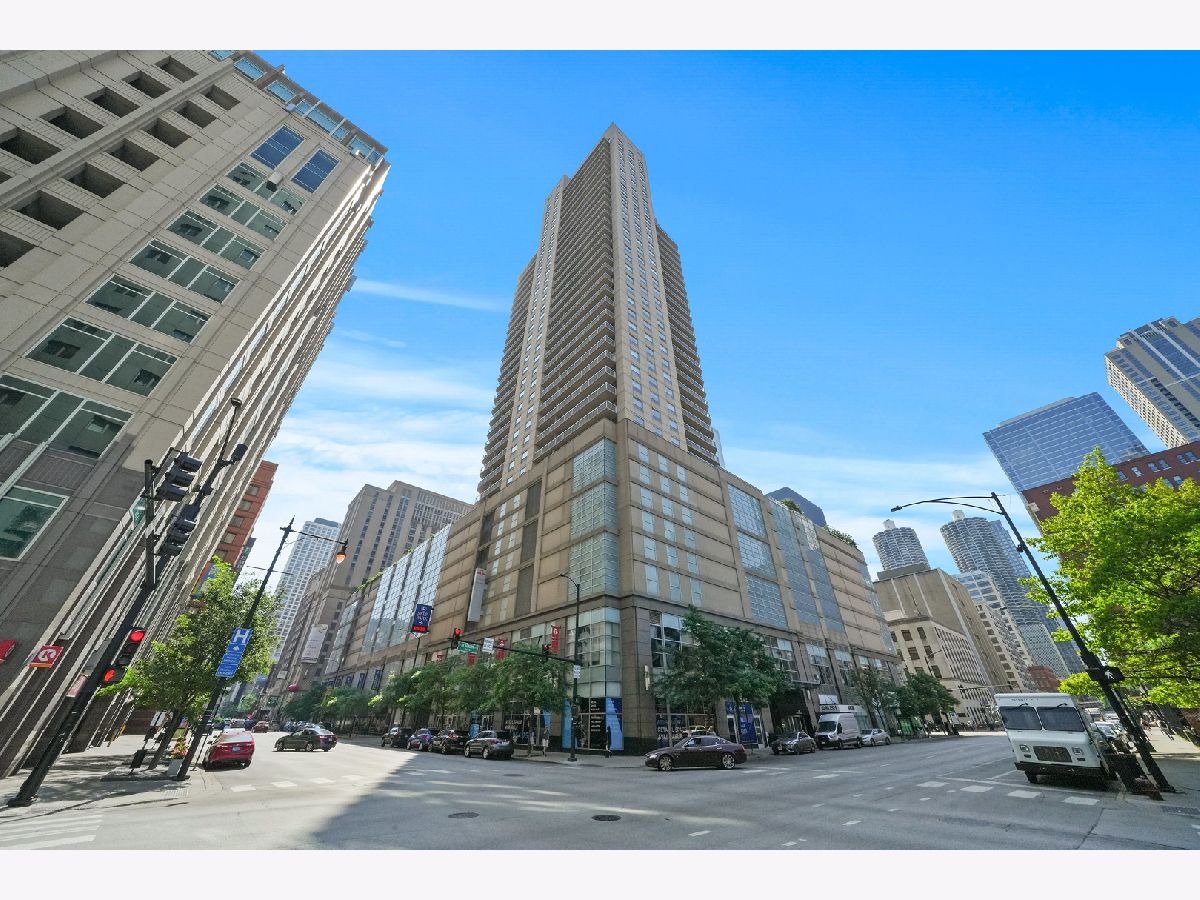 Condominiums For Sale Grand Plaza Chicago Illinois, 545 Dearborn Street