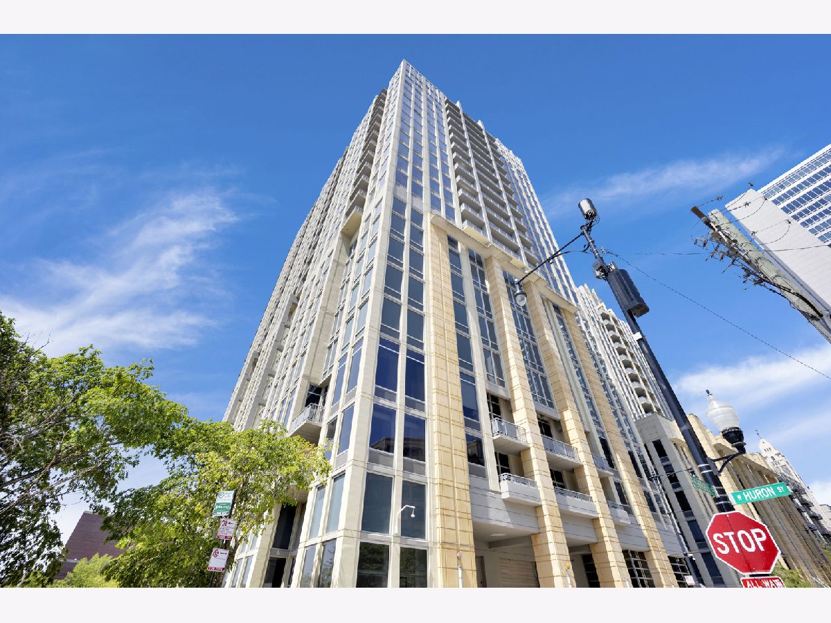 Condominiums For Sale River Place On The Park Chicago Illinois, 700 Larrabee Street