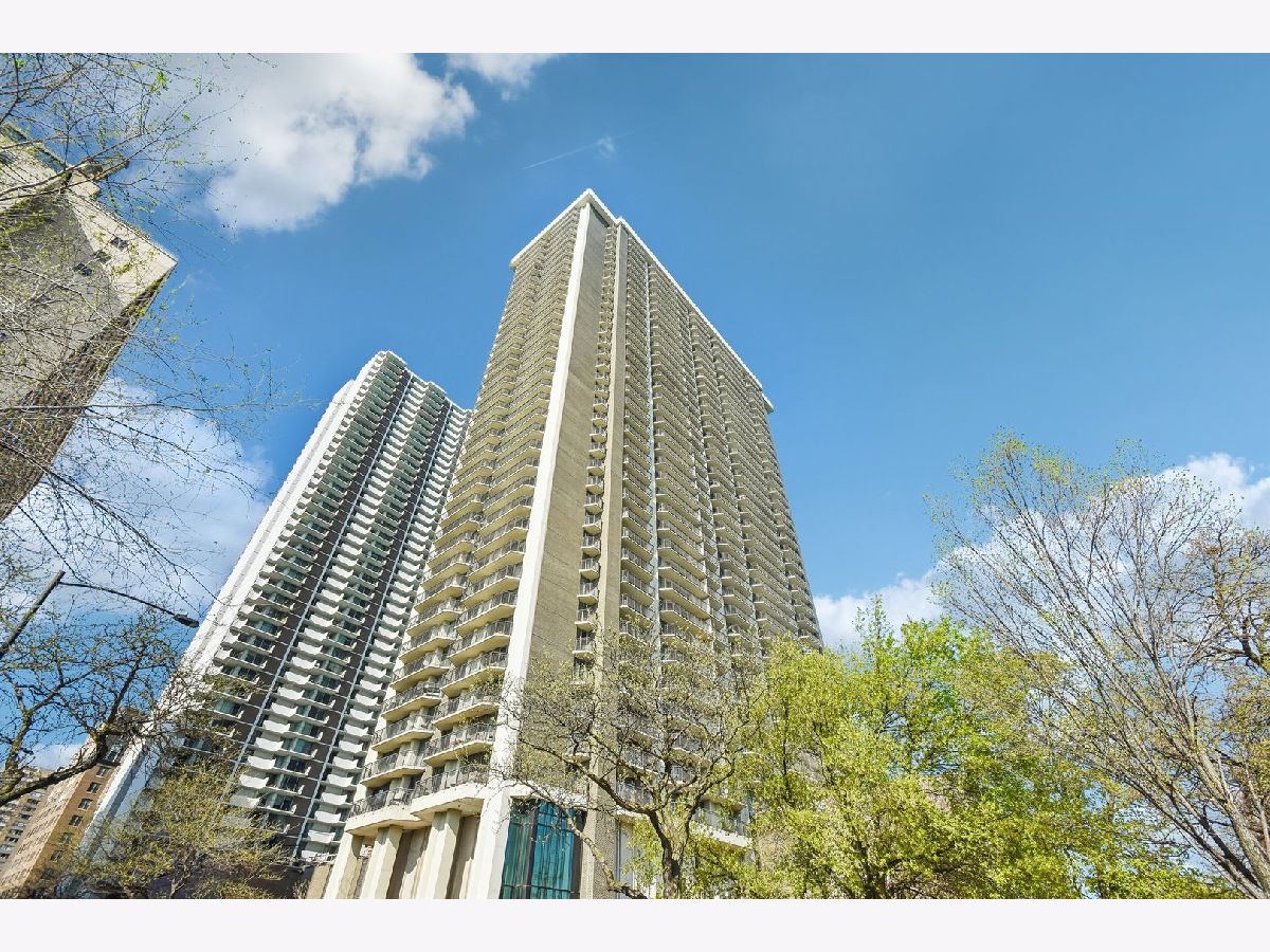  For Sale Chicago Illinois, 6007 Sheridan Road