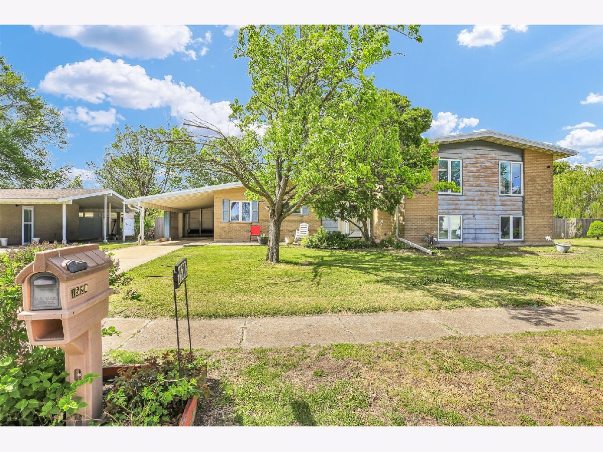 Homes & Condos & Townhomes For Sale South Pointe Rantoul Illinois, 1520 Pointe Drive