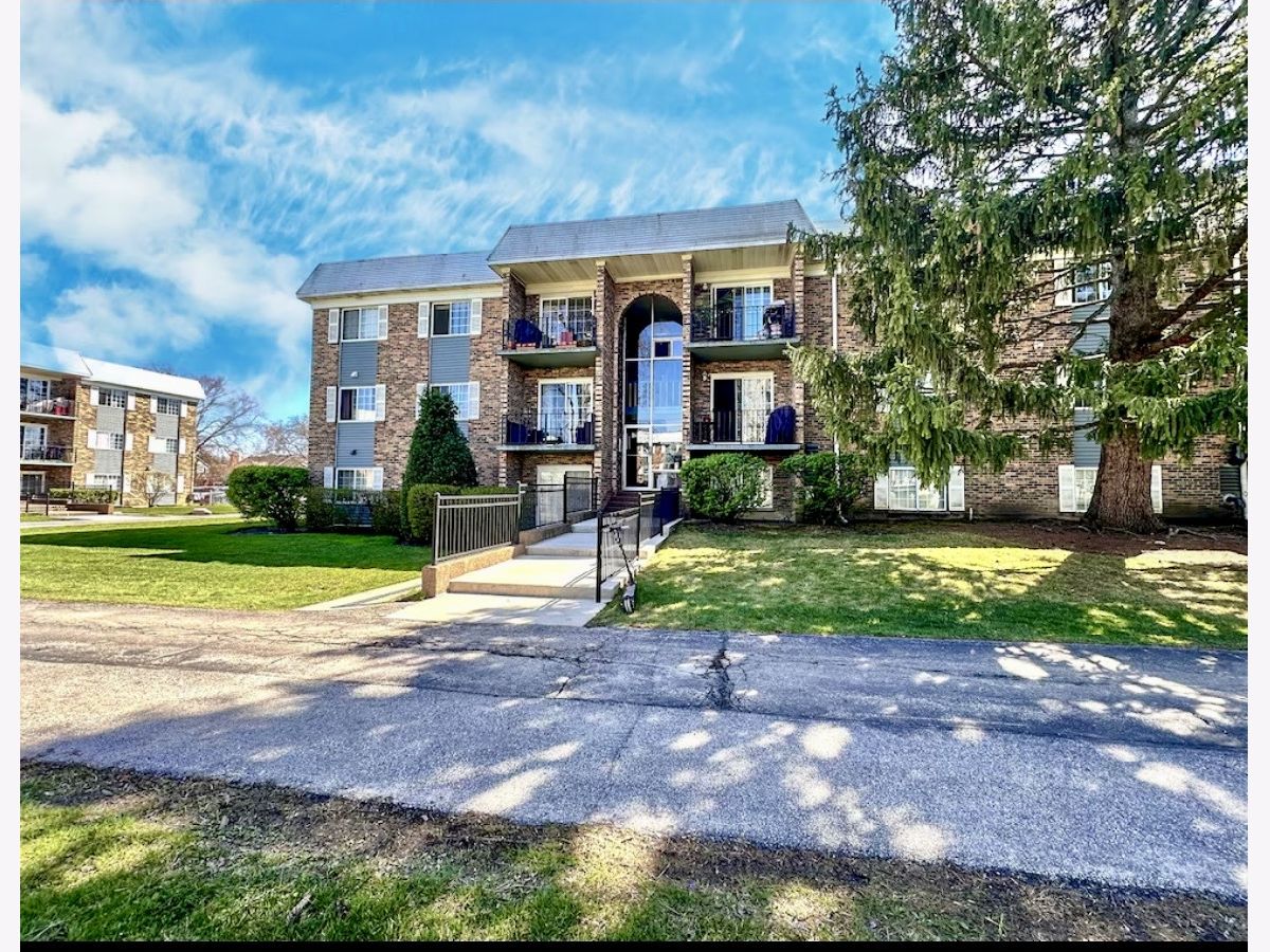  For Rent Arlington Heights Illinois, 1609 Windsor