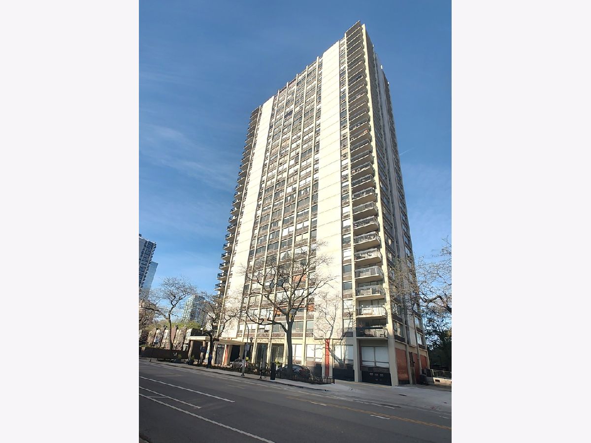 Condos & Townhomes For Rent Sandburg Village Chicago Illinois, 1355 Sandburg