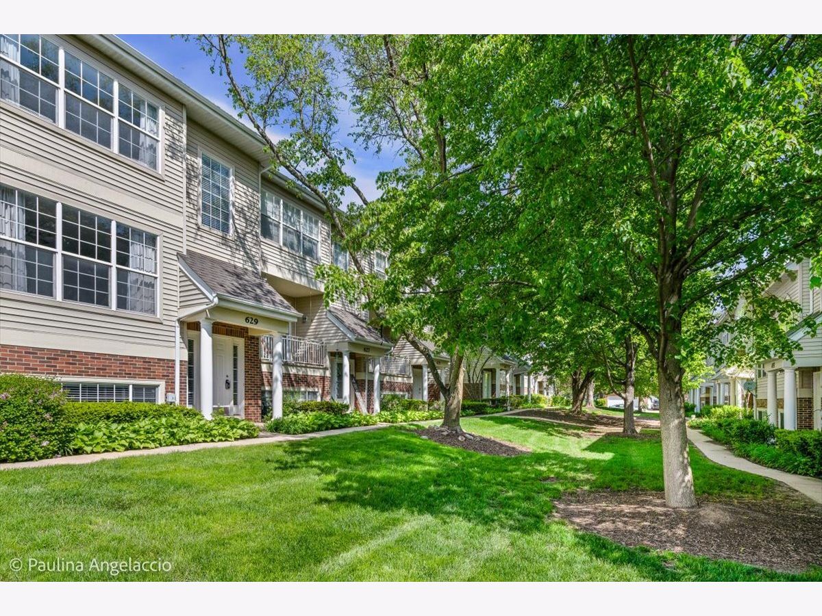  For Sale St Charles Illinois, 629 Pheasant Trail