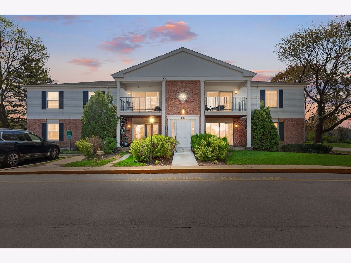  For Sale Crystal Lake Illinois, 987 Golf Course Road