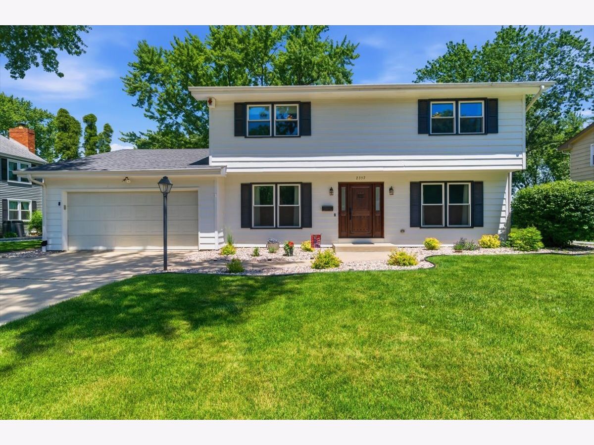  For Sale Aurora Illinois, 2357 Wyckwood Drive