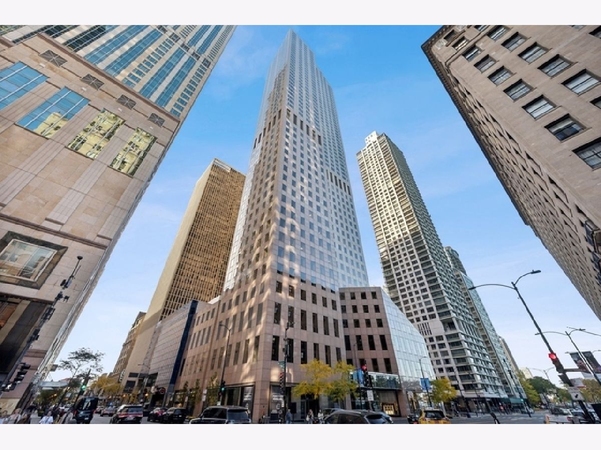 Condominiums For Sale One Magnificent Mile Chicago Illinois, 950 Michigan Avenue