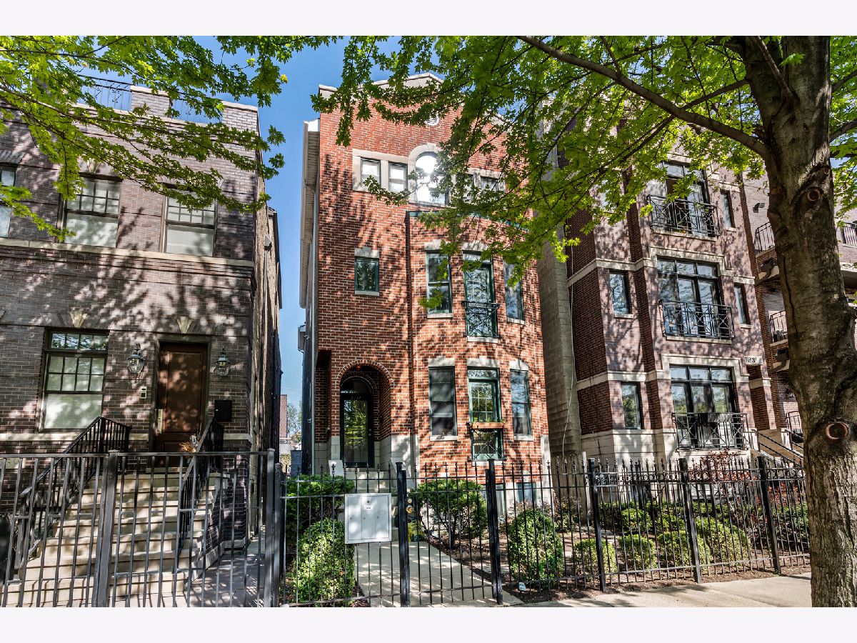  For Sale Chicago Illinois, 2737 Southport Avenue