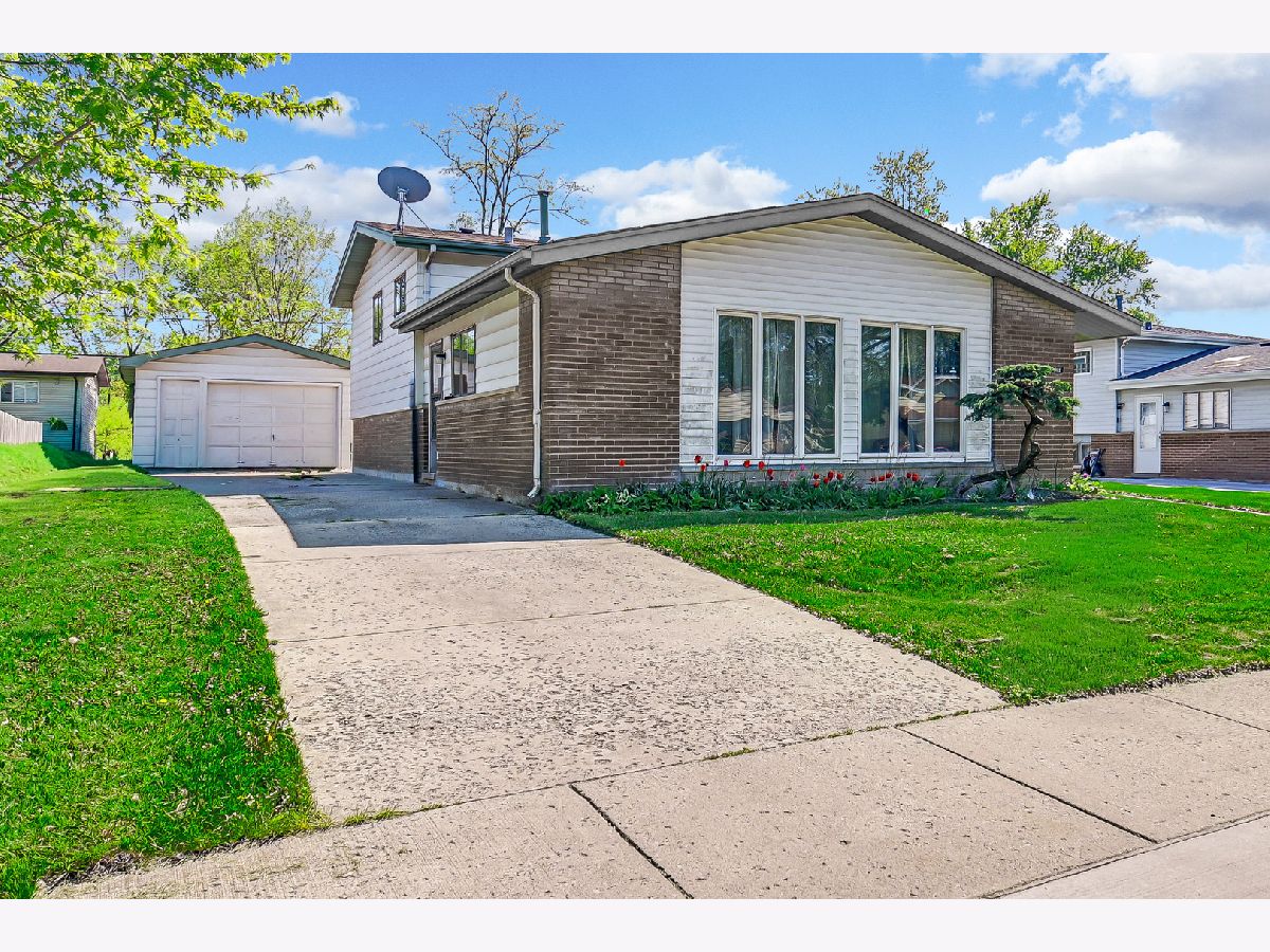  For Sale Park Forest Illinois, 325 Gentry Street