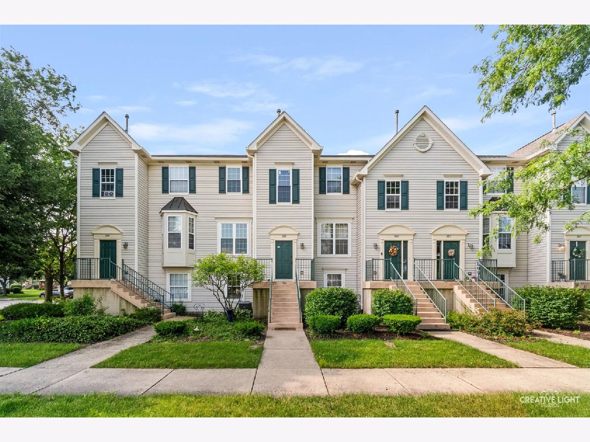 Homes & Townhomes & Condos For Sale Seasons Ridge Montgomery Illinois, 1805 Grandview Place