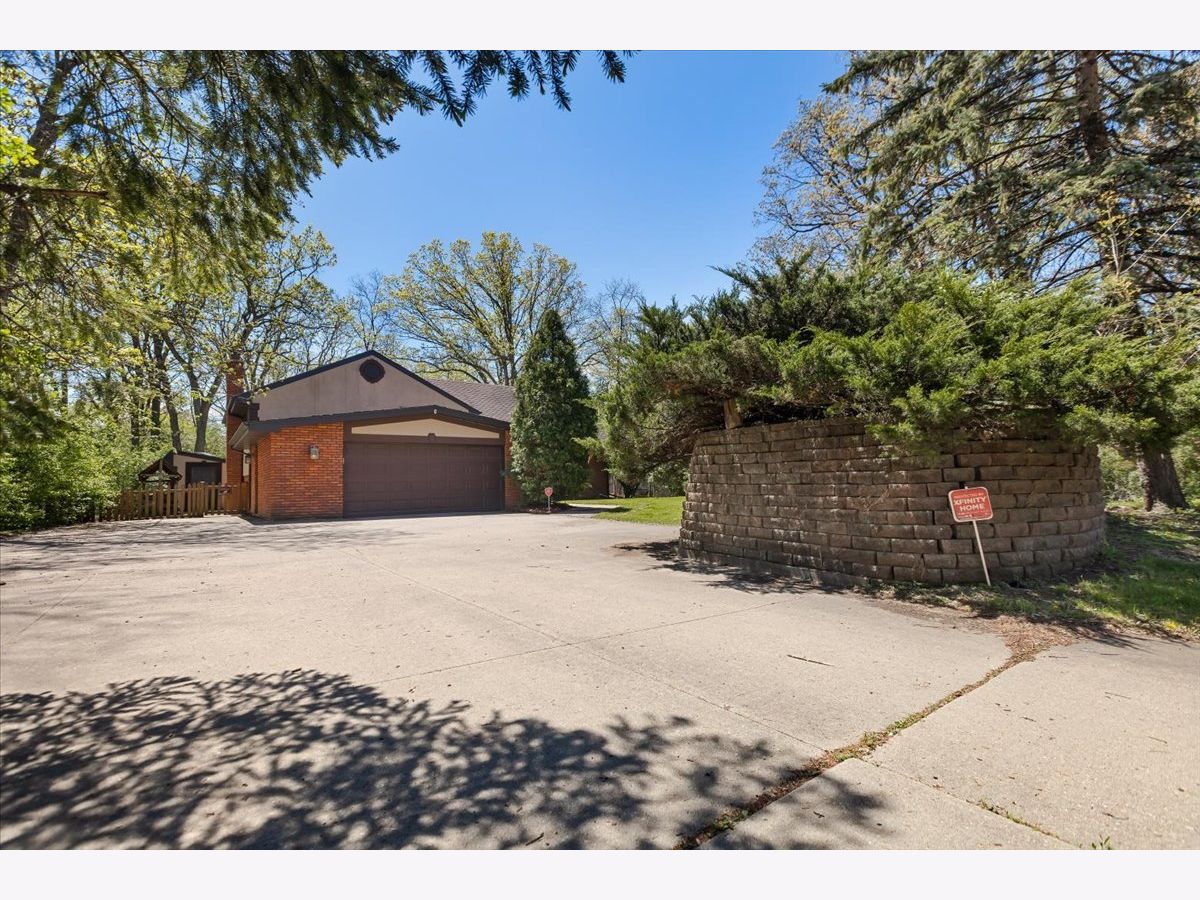  For Sale Lincolnshire Illinois, 33 Half Day Road