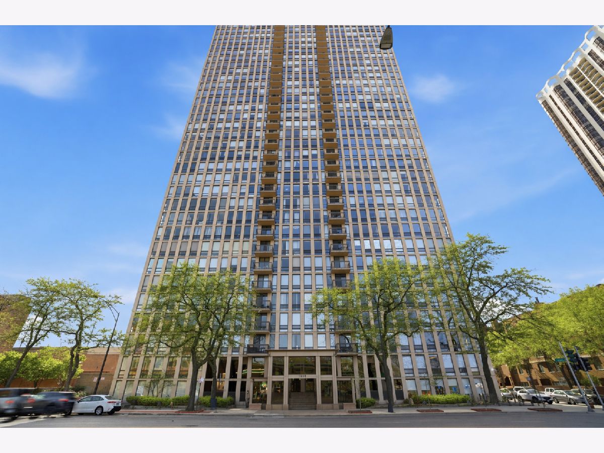  For Sale Chicago Illinois, 1660 La Salle Drive