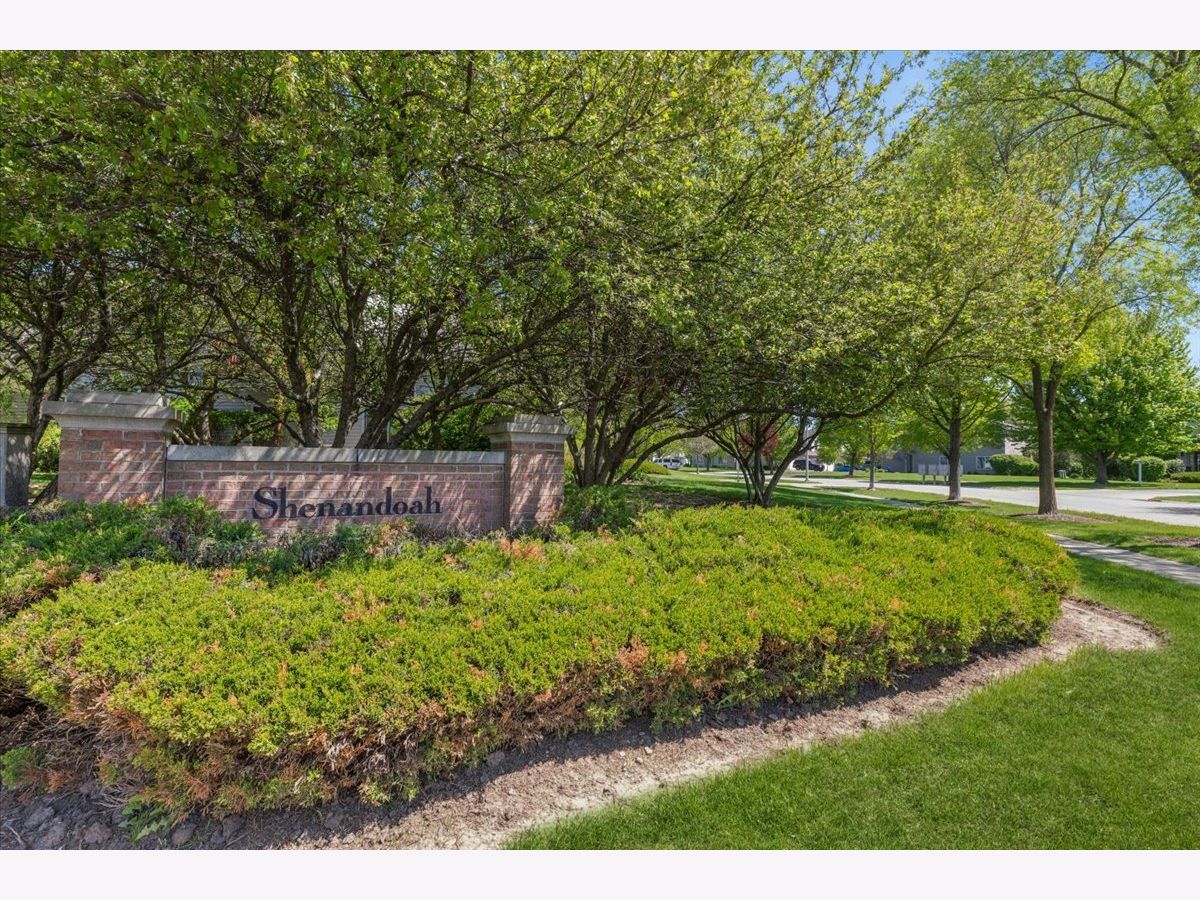 For Sale Carpentersville Illinois, 3414 Blue Ridge Drive