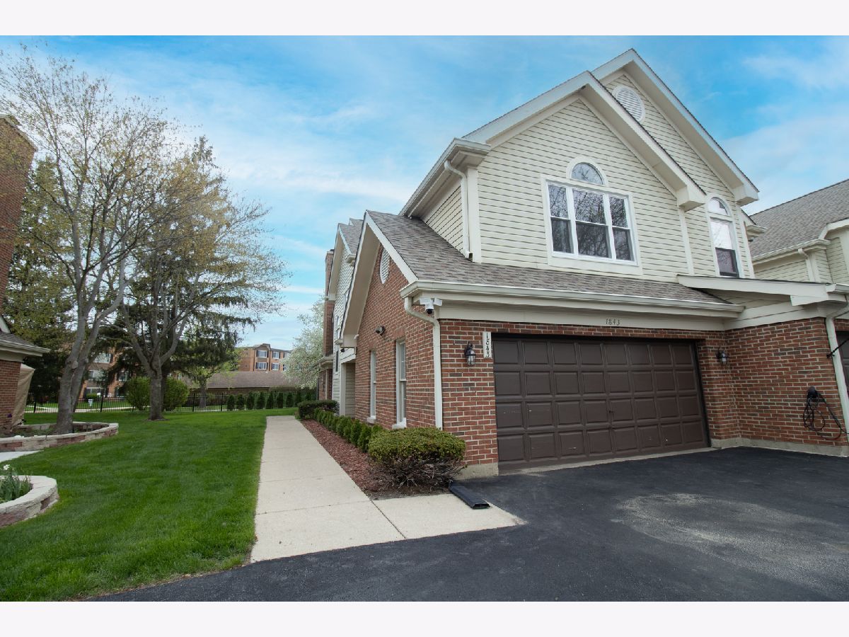 Townhomes & Condos & Homes For Rent Surrey Park Arlington Heights Illinois, 1843 White Oak