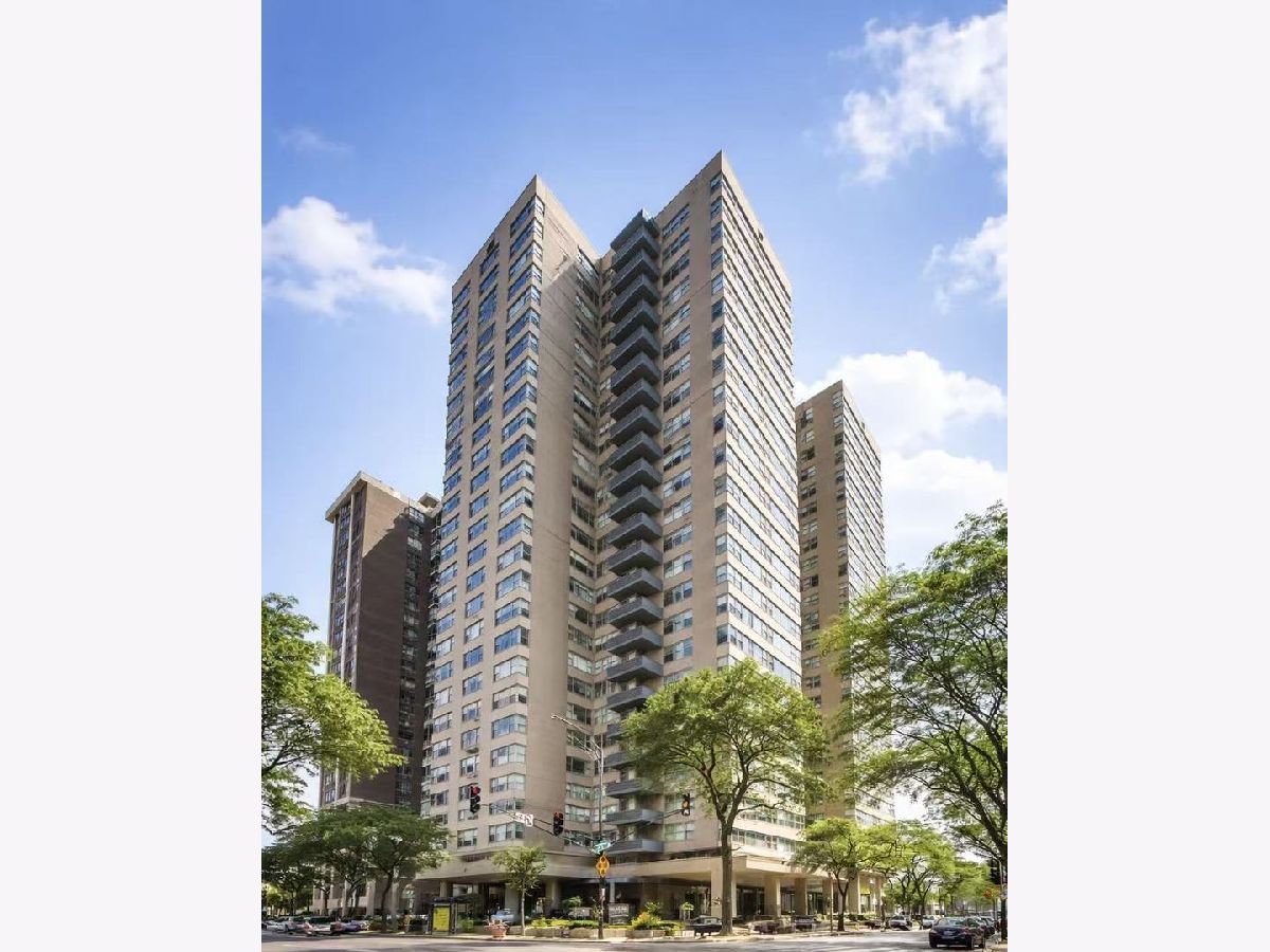 Condominiums For Sale Shoreline Towers Chicago Illinois, 6301 Sheridan Road