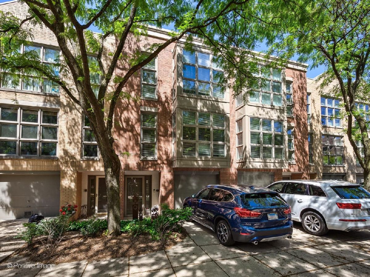 Townhomes For Rent Lakewood Commons Chicago Illinois, 2365 Wayne