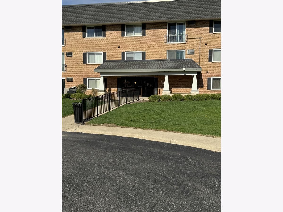  For Sale Roselle Illinois, 580 Lawrence Avenue