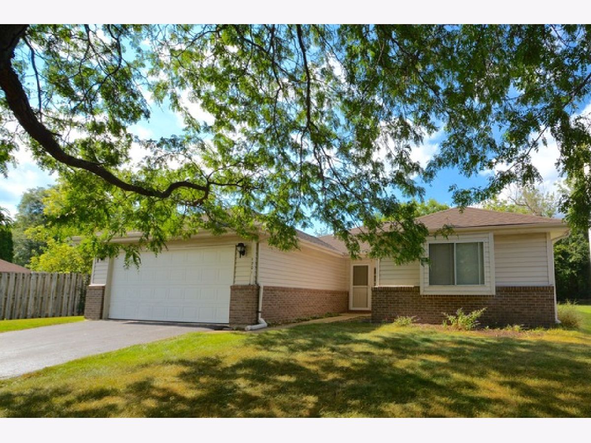 Homes & Condos & Townhomes Rented Spring Hill Naperville Illinois, 1201 Haverhill