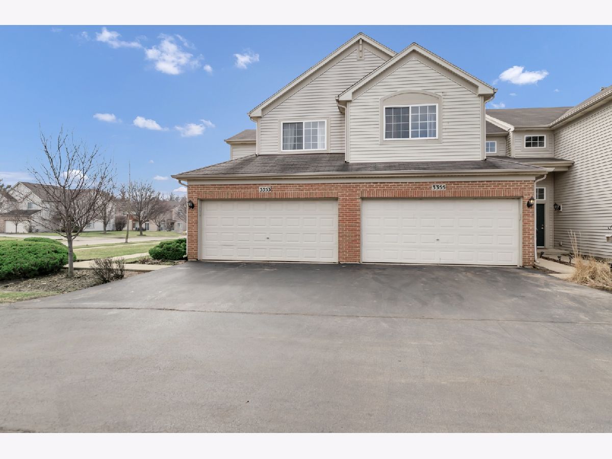 Townhomes & Condos & Homes For Sale Shenandoah Carpentersville Illinois, 3355 Blue Ridge Drive