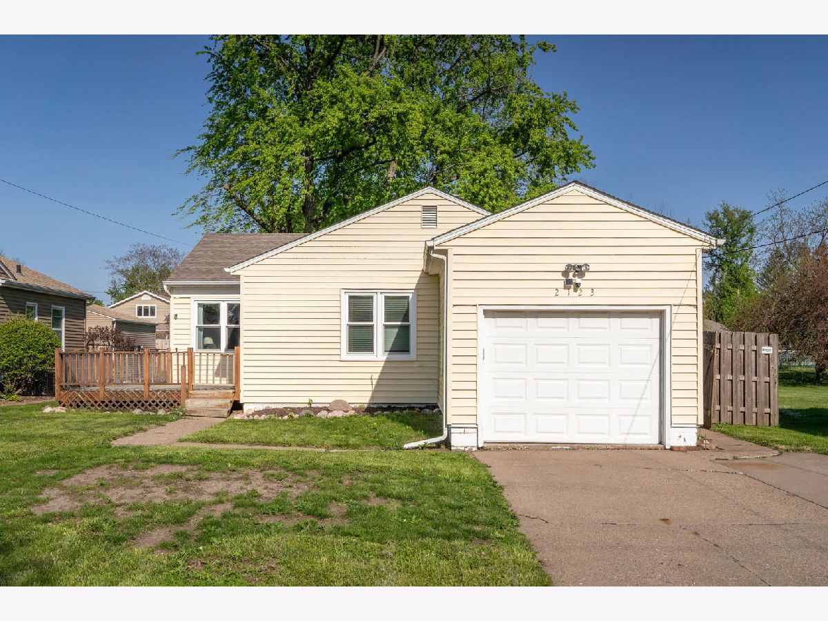 Homes For Sale L Mosenfelder Place Rock Island Illinois, 2123 32nd Street