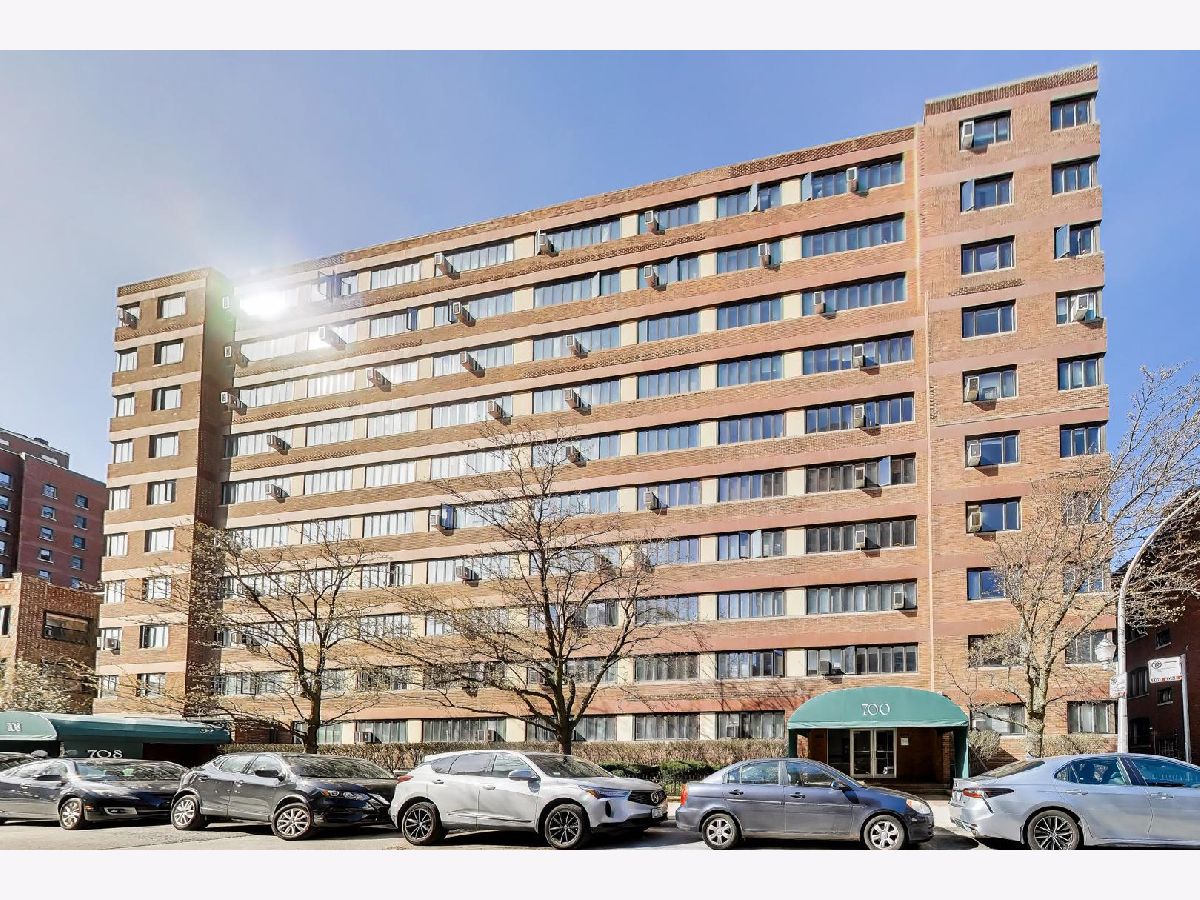  For Sale Chicago Illinois, 700 Bittersweet Place