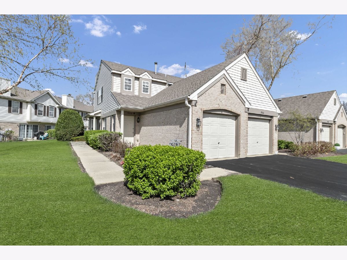 Townhomes & Condos For Sale Briar Pointe Schaumburg Illinois, 1960 Heron Avenue