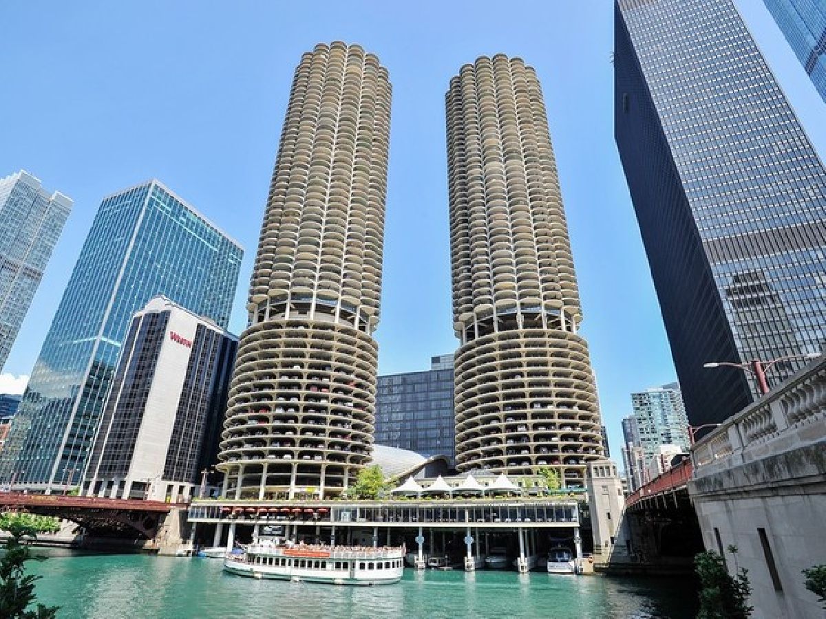  Rented Chicago Illinois, 300 State