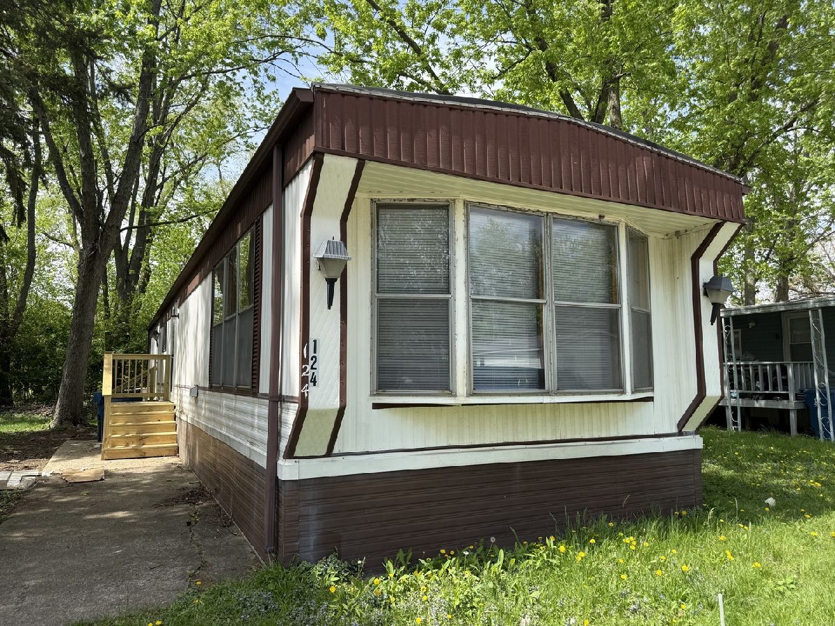  For Sale Crete Illinois, 1712 Dixie Highway