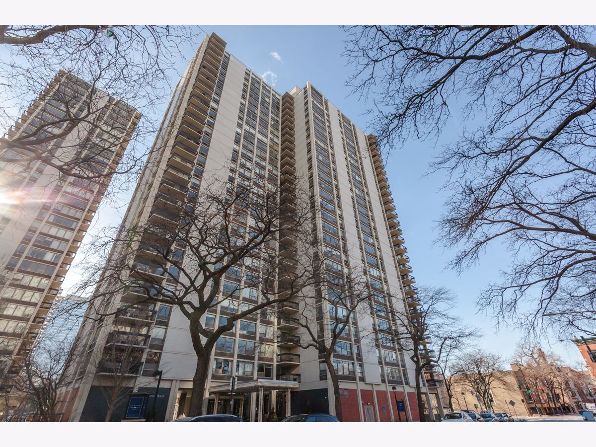  Rented Chicago Illinois, 1360 Sandburg