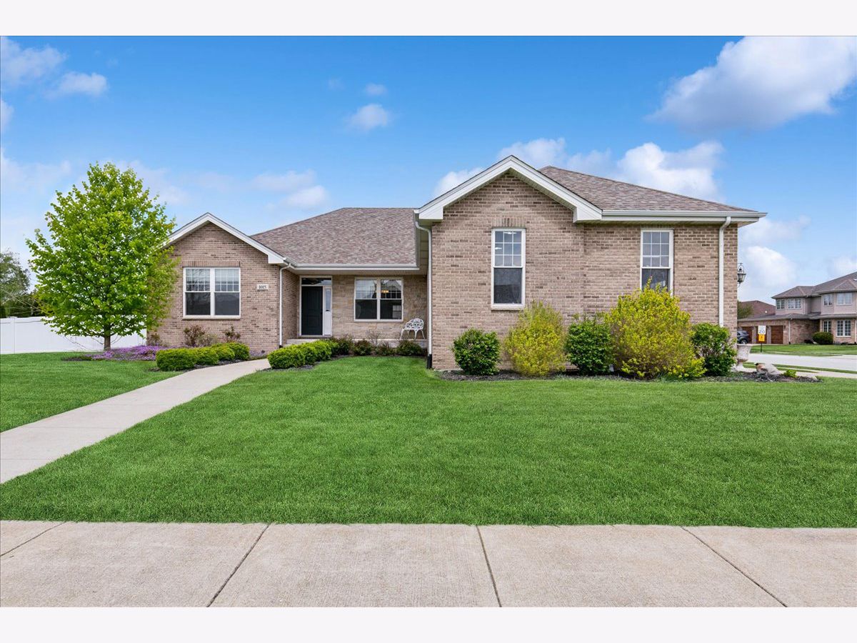  For Sale Manteno Illinois, 1015 Meadow