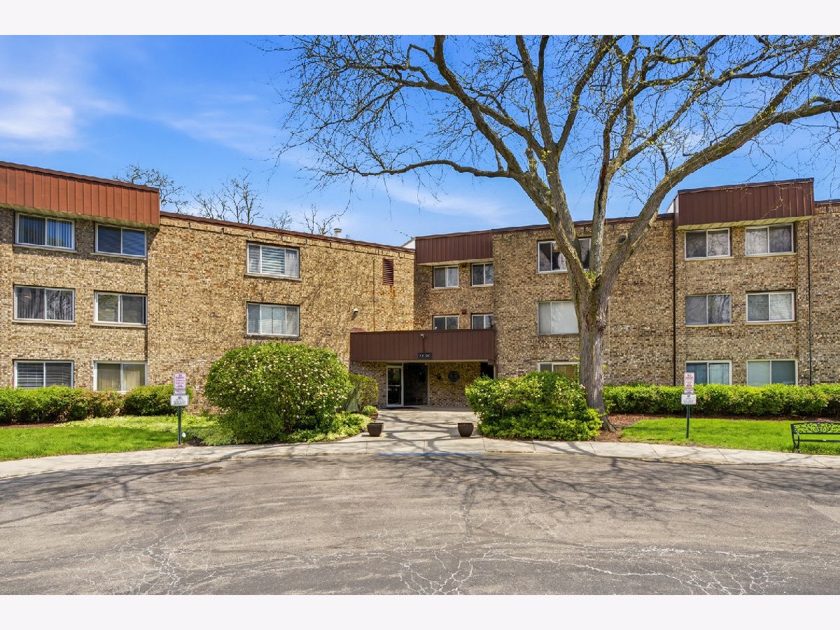  For Sale Rolling Meadows Illinois, 2600 Brookwood Way Drive